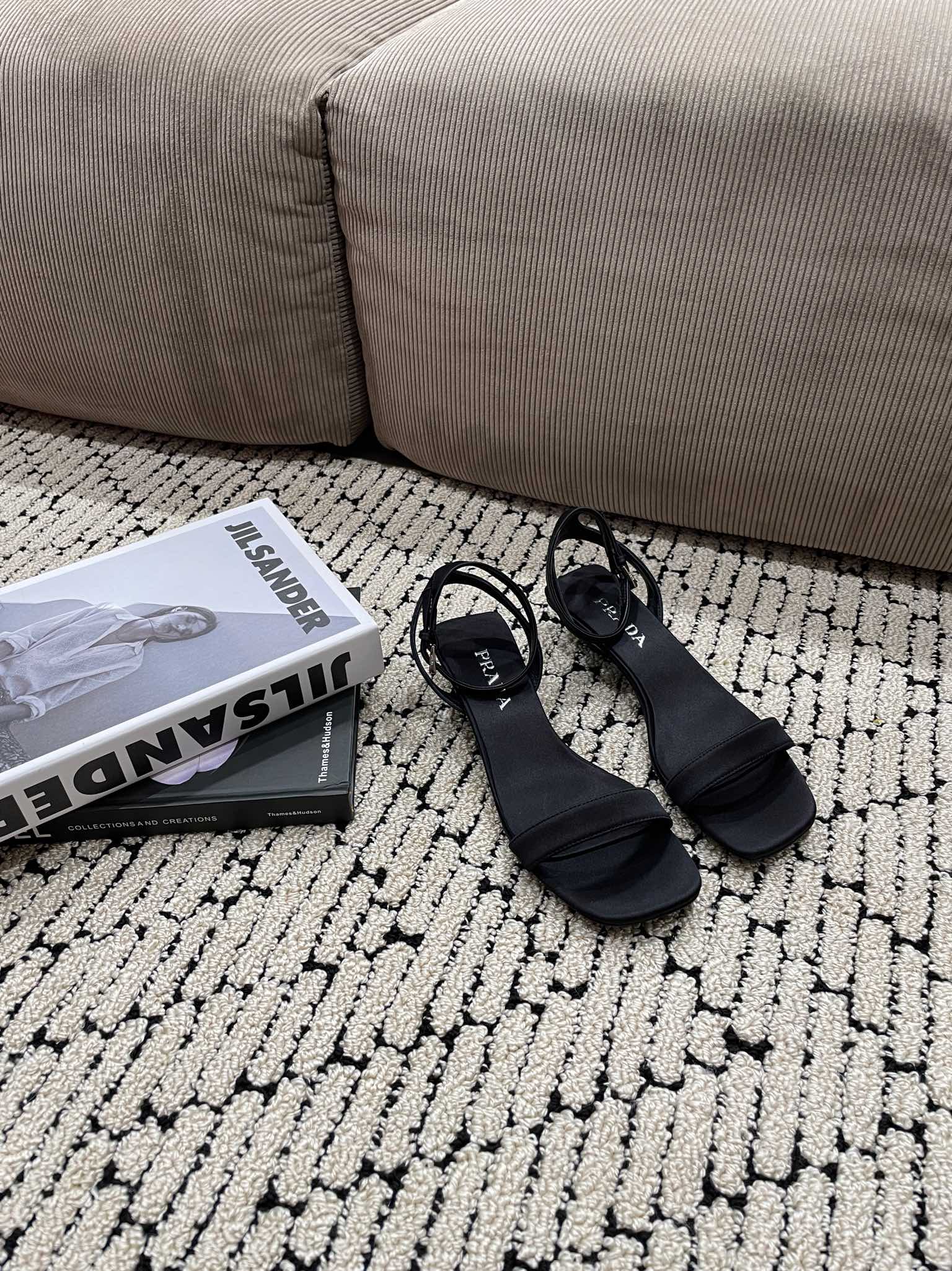 PRADA TRIANGLE HEEL SATIN SANLS BLACK