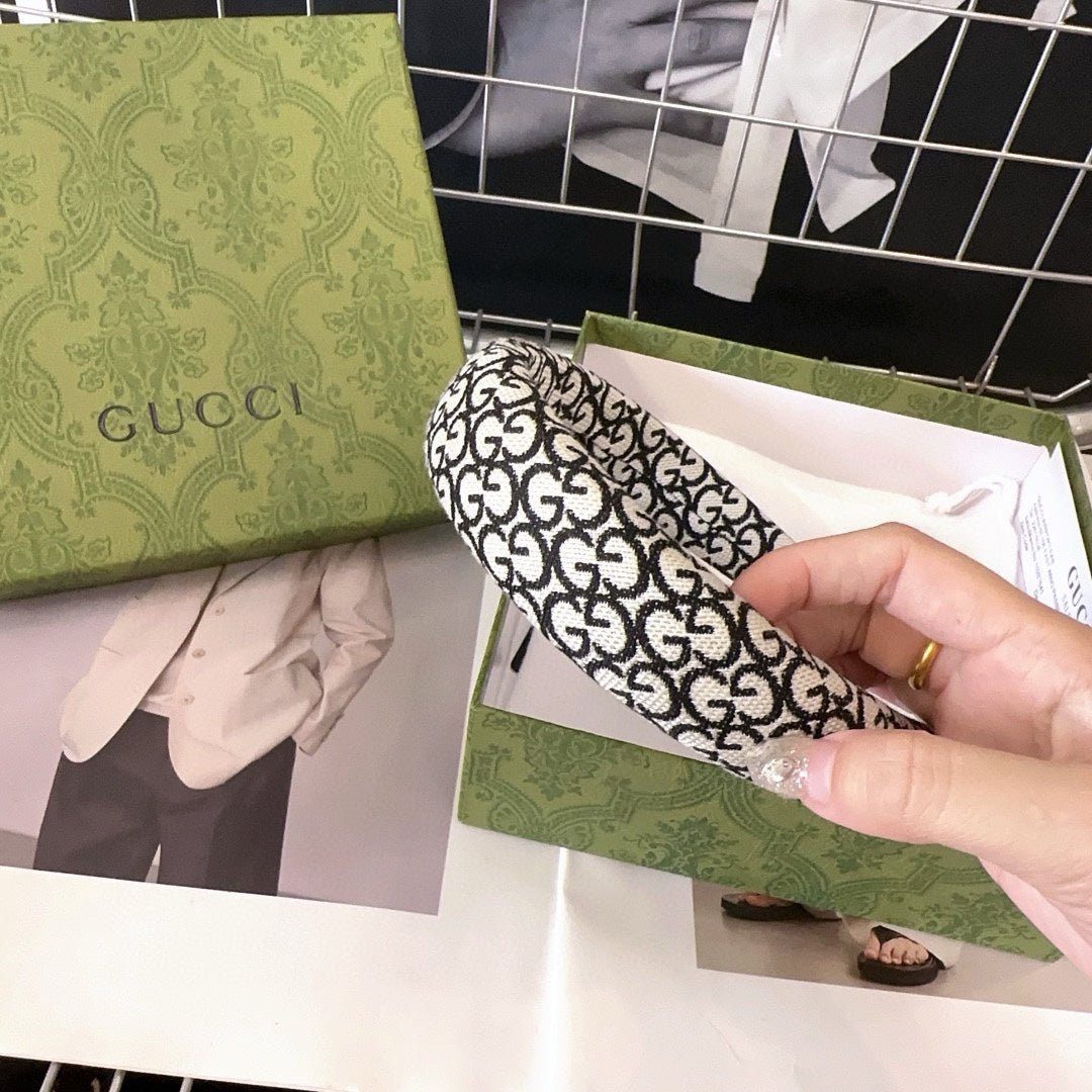 GUCCI THICK HEADBAND IN WHITE MIX BLACK MONOGRAM CANVAS 406136