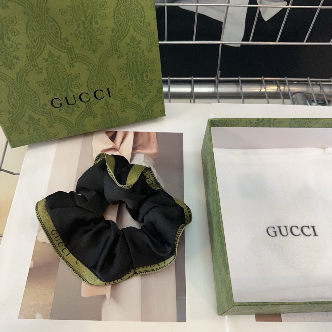 GUCCI SCRUNCHIE IN BLACK AND GREEN TRIM SILK 432904