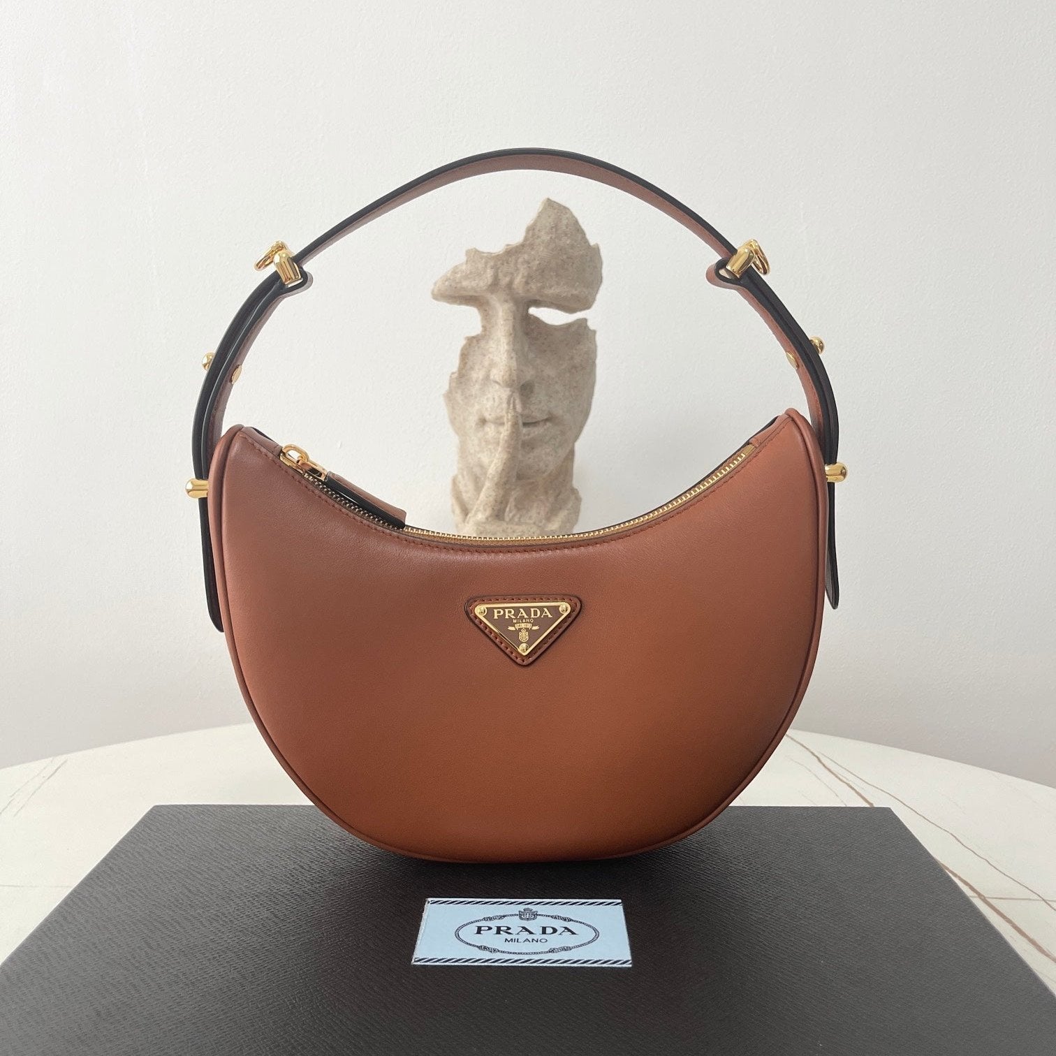 PRADA ARQUÉ 22 SHOULDER BAG IN COGNAC BROWN LEATHER