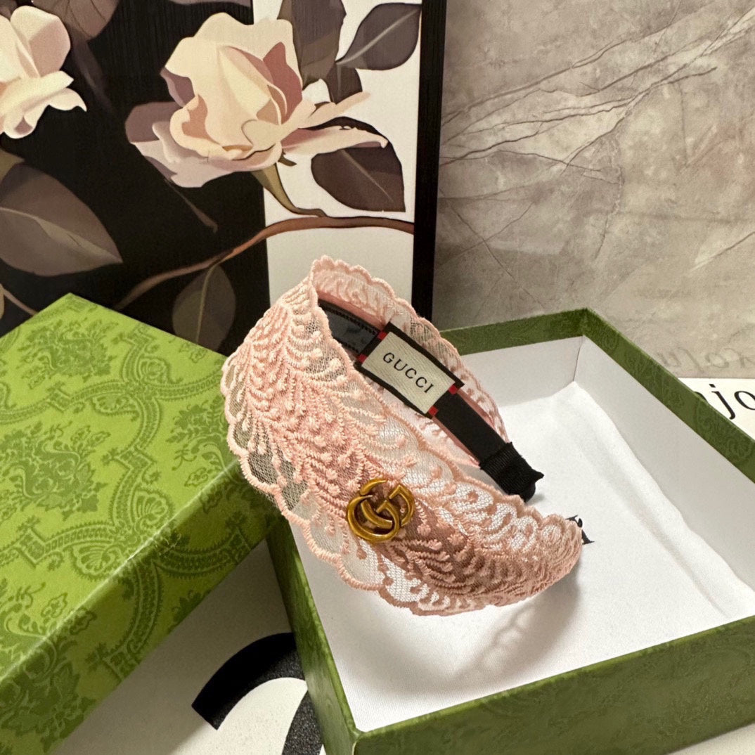 GUCCI HAIRBAND IN LIGHT PINK LACE 295831