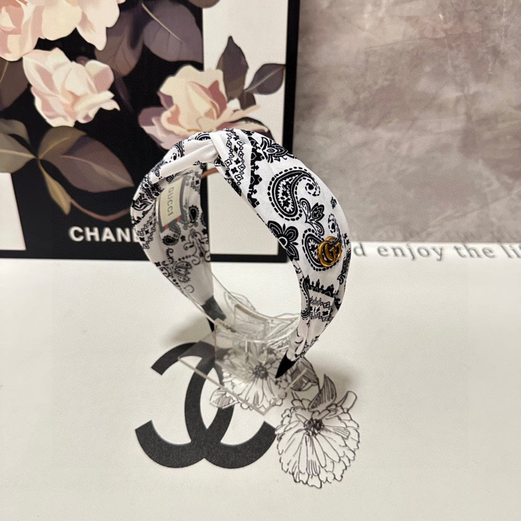 GUCCI HAIRBAND IN WHITE AND BLACK PATTERN FABRIC 299347