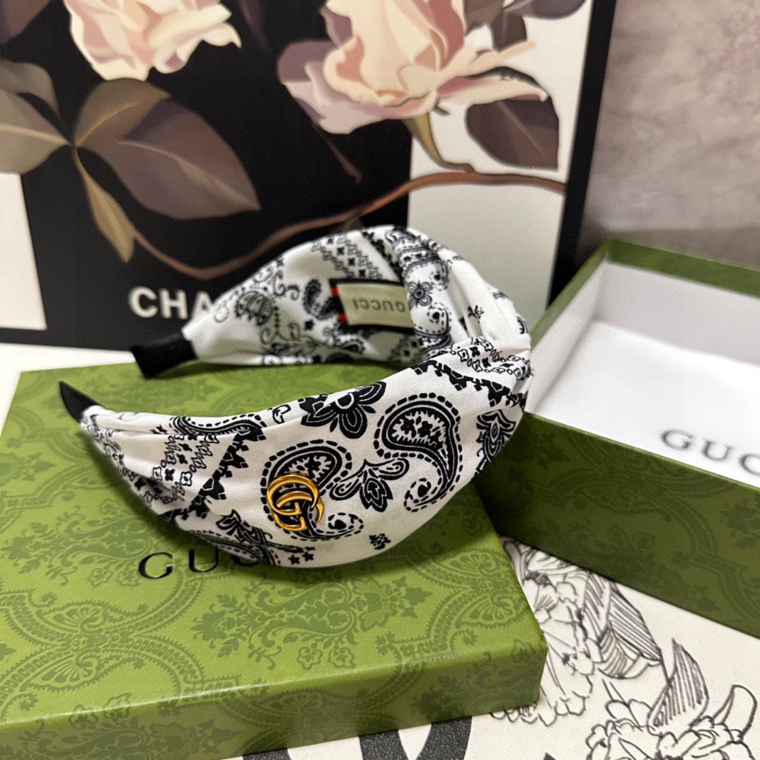 GUCCI HAIRBAND IN WHITE AND BLACK PATTERN FABRIC 299347