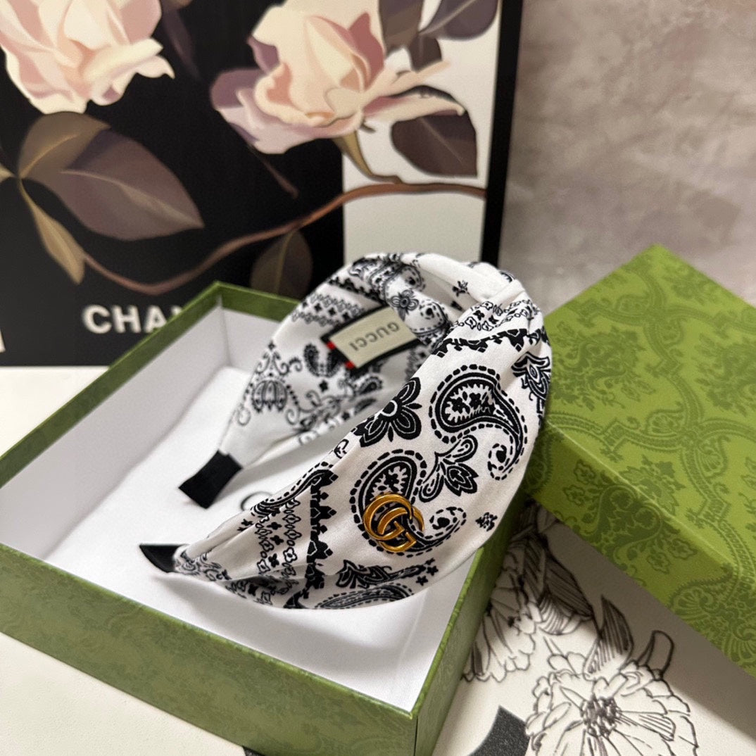 GUCCI HAIRBAND IN WHITE AND BLACK PATTERN FABRIC 299347