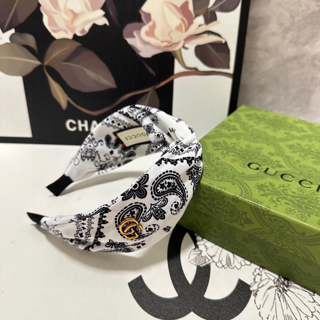 GUCCI HAIRBAND IN WHITE AND BLACK PATTERN FABRIC 299347