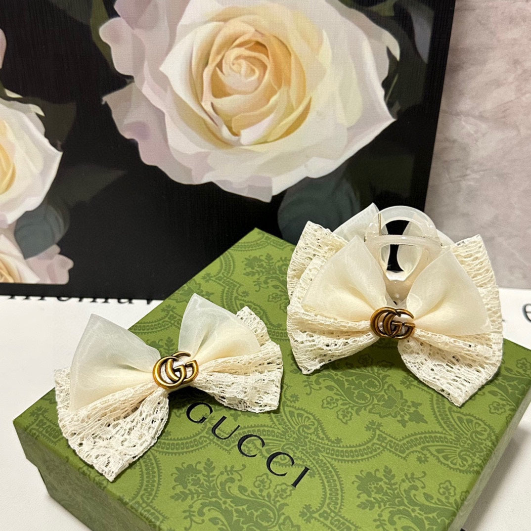 GUCCI SET CLAW CLIP AND HAIR CLIP IN WARM WHITE LACE AND CHIFFON 355247