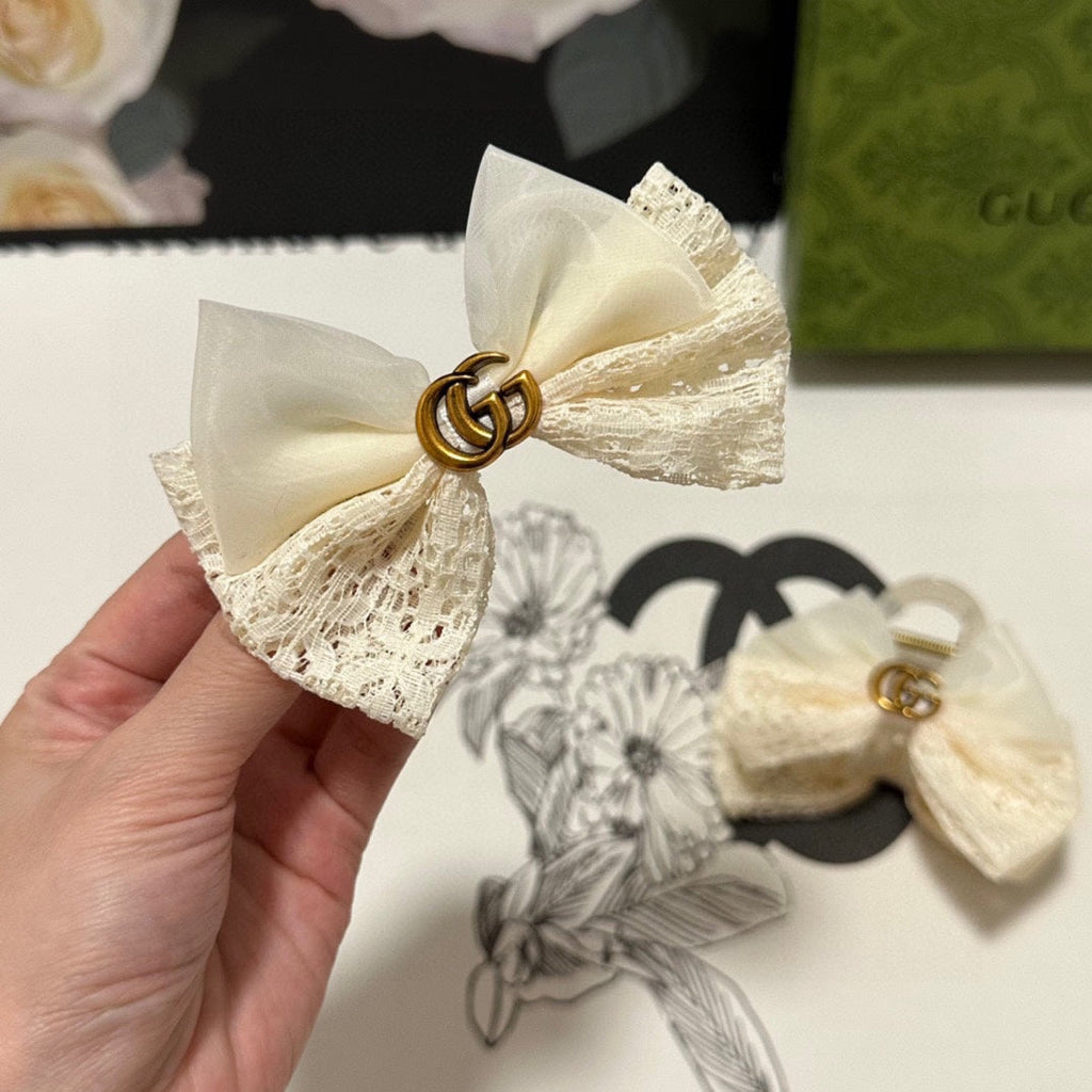 GUCCI SET CLAW CLIP AND HAIR CLIP IN WARM WHITE LACE AND CHIFFON 355247
