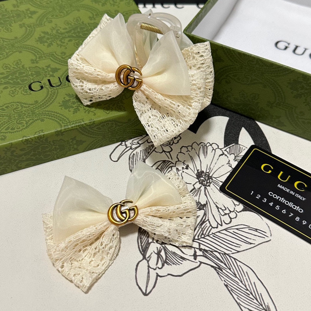GUCCI SET CLAW CLIP AND HAIR CLIP IN WARM WHITE LACE AND CHIFFON 355247