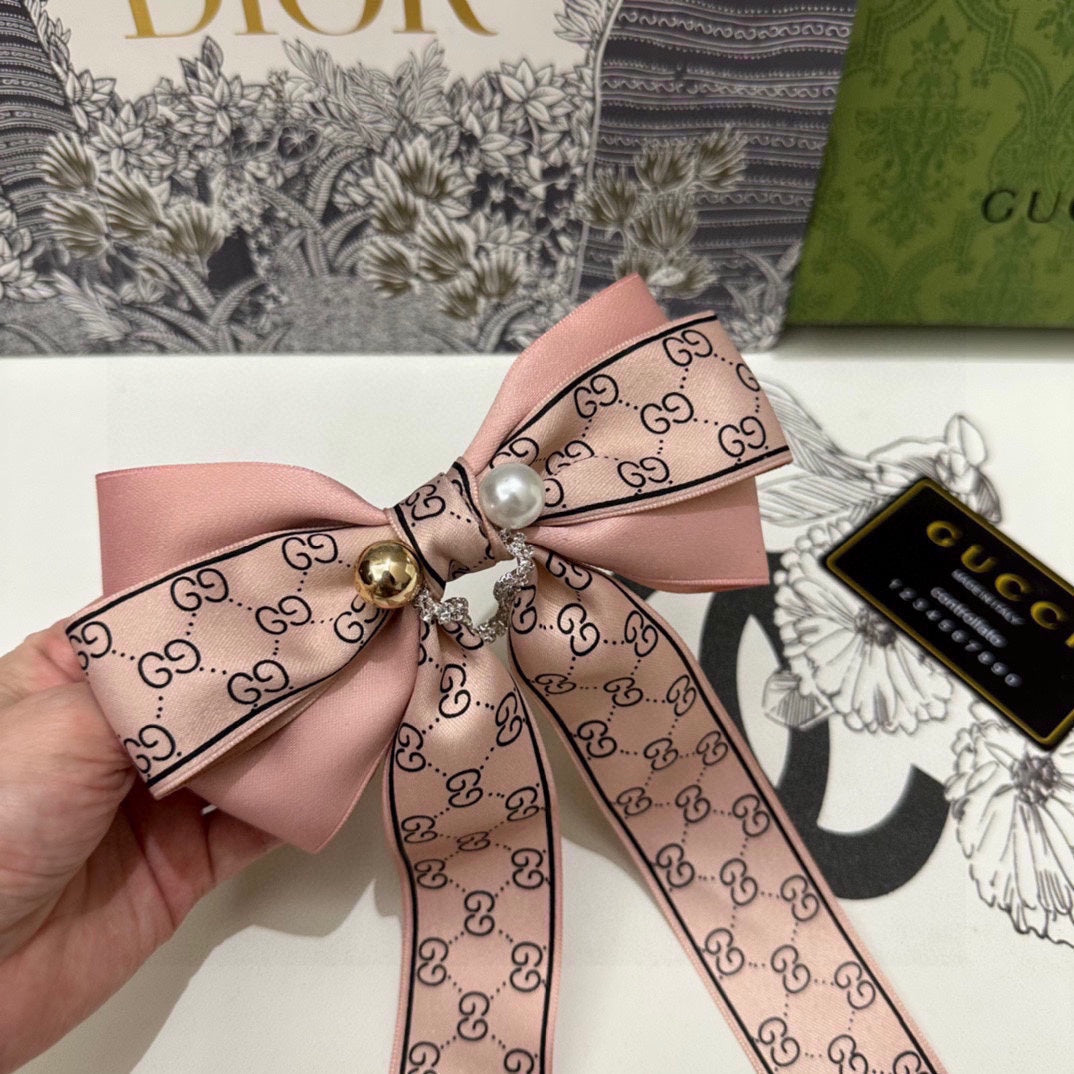 GUCCI RIBBON BOW HAIR CLIP IN BABY PINK RE-NYLON ATTACHED PEARL 358259