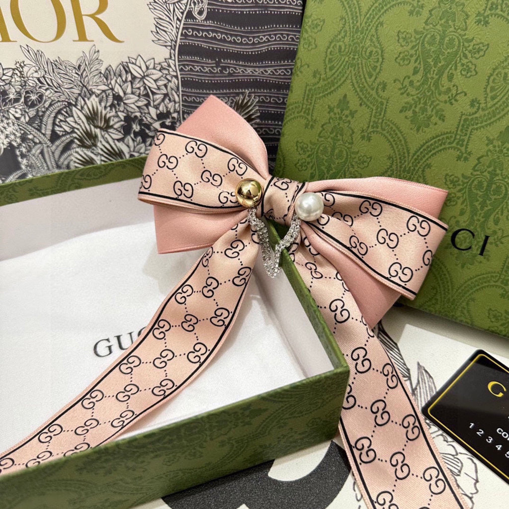 GUCCI RIBBON BOW HAIR CLIP IN BABY PINK RE-NYLON ATTACHED PEARL 358259