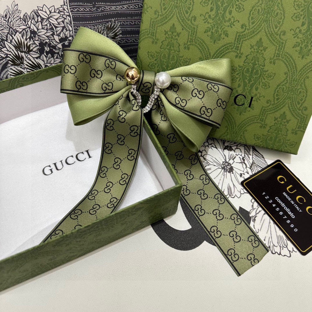 GUCCI RIBBON BOW HAIR CLIP IN OLIVE GREEN RE-NYLON ATTACHED PEARL 358261