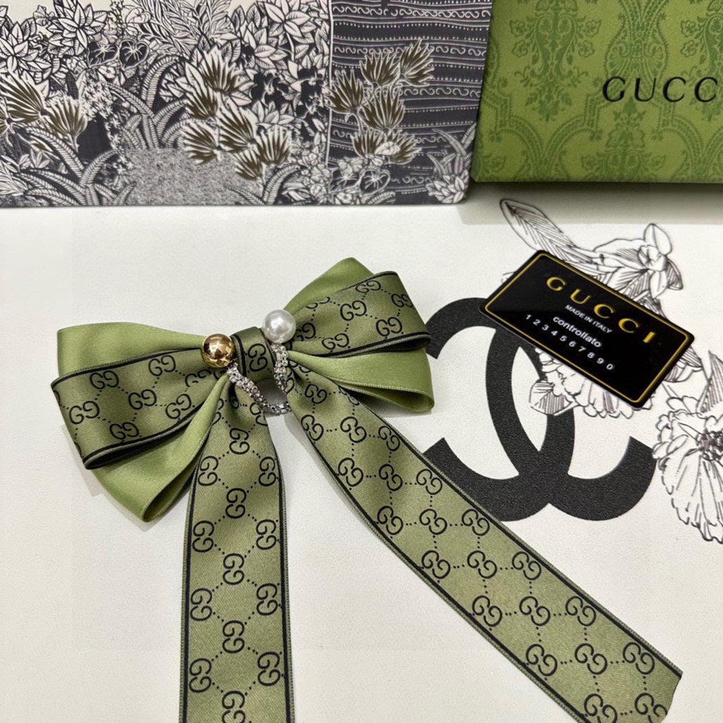 GUCCI RIBBON BOW HAIR CLIP IN OLIVE GREEN RE-NYLON ATTACHED PEARL 358261