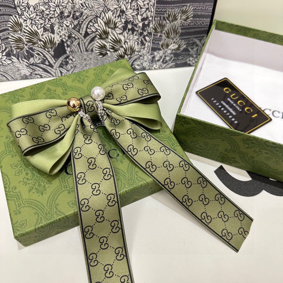 GUCCI RIBBON BOW HAIR CLIP IN OLIVE GREEN RE-NYLON ATTACHED PEARL 358261