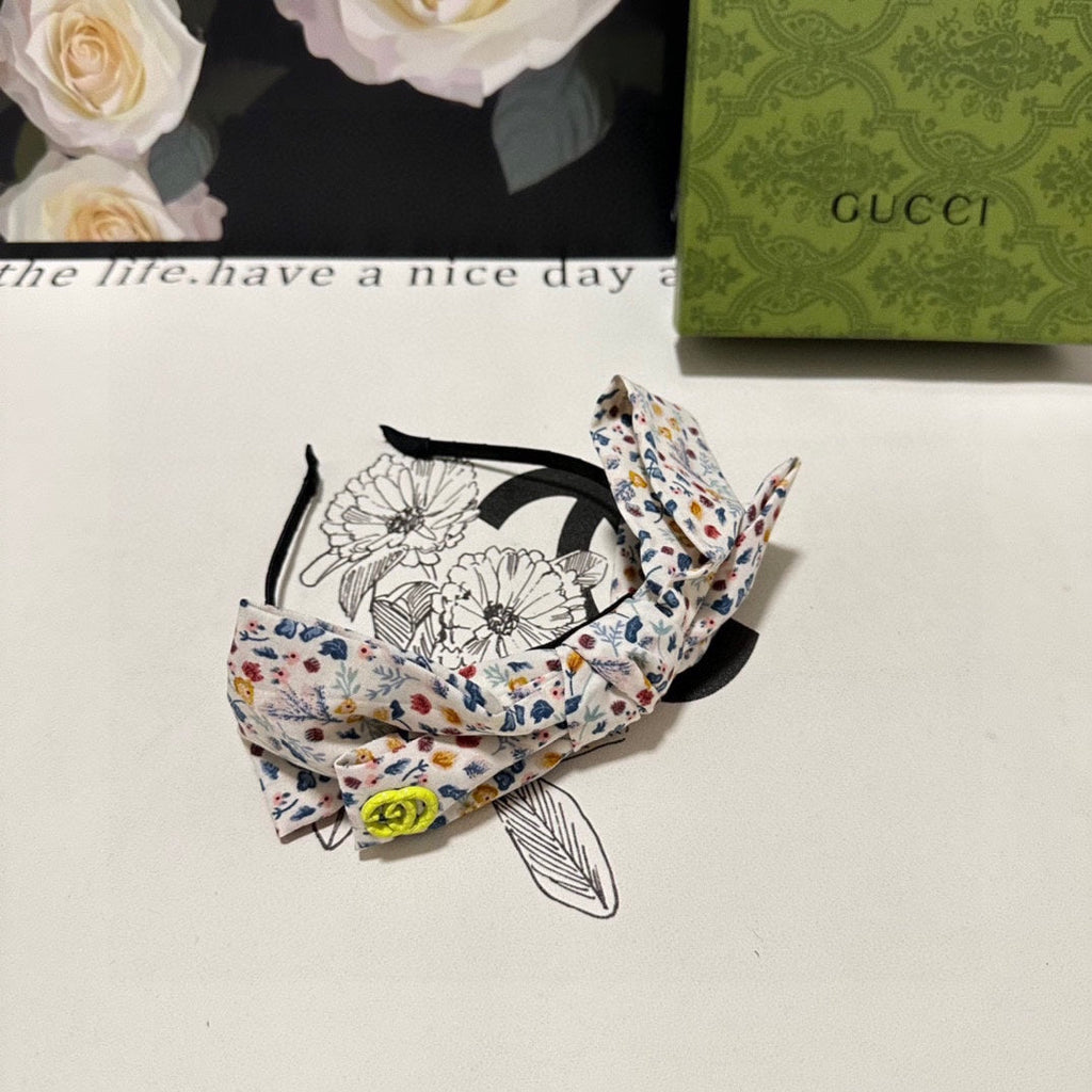 GUCCI HAIRBAND IN WHITE FLORAL FABRIC 385855