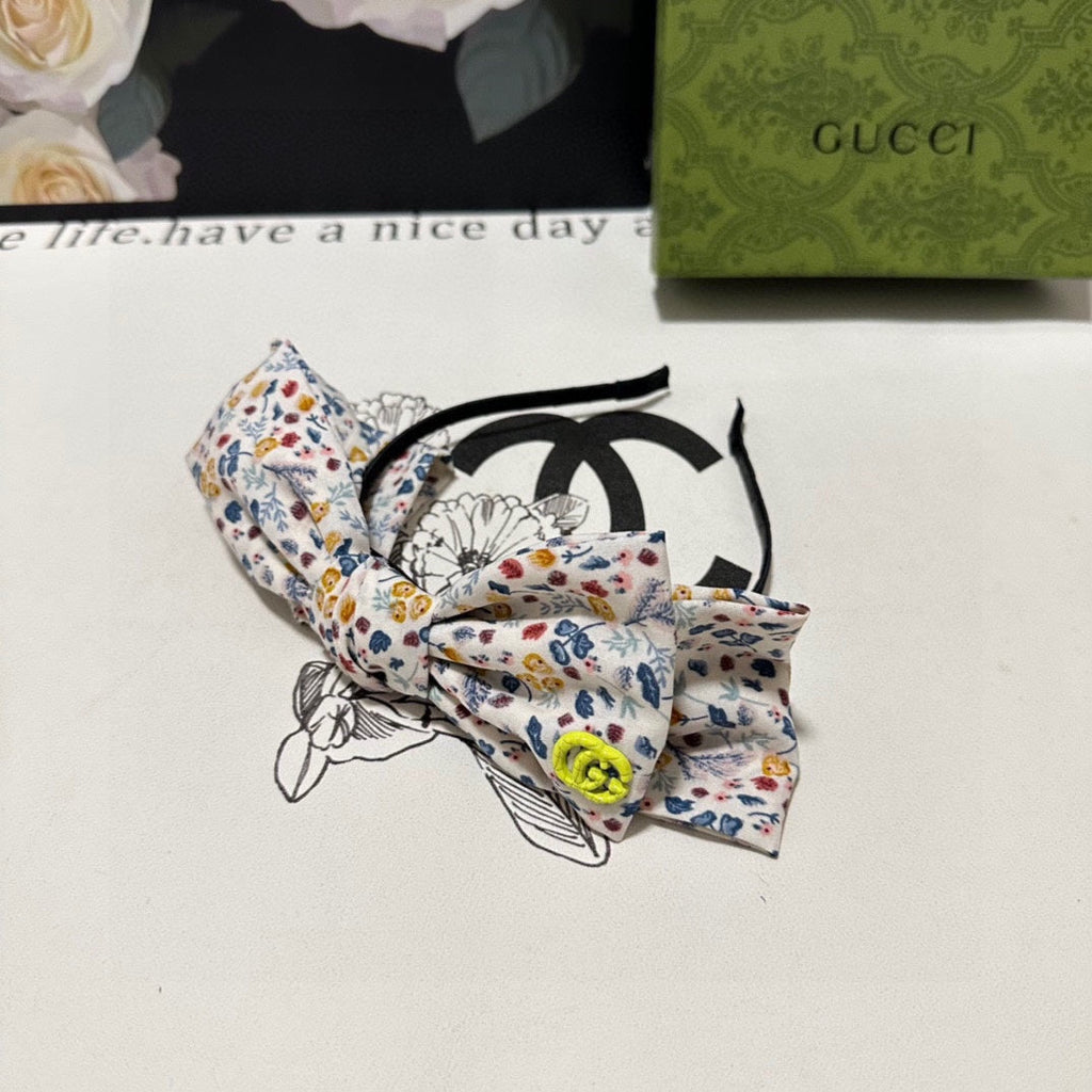 GUCCI HAIRBAND IN WHITE FLORAL FABRIC 385855