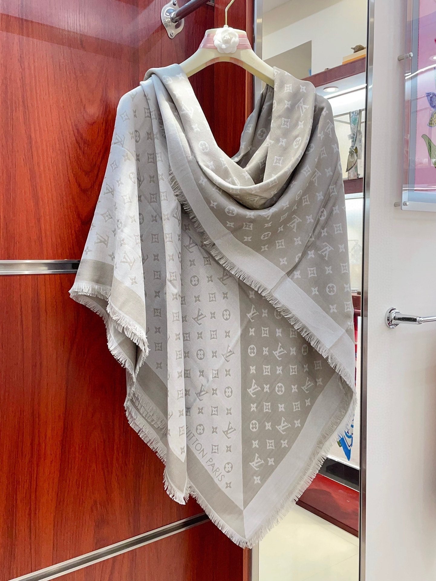 LOUIS VUITTON DUOGRAM SCARF 140 CM IN LIGHT GRAY SILK 396240