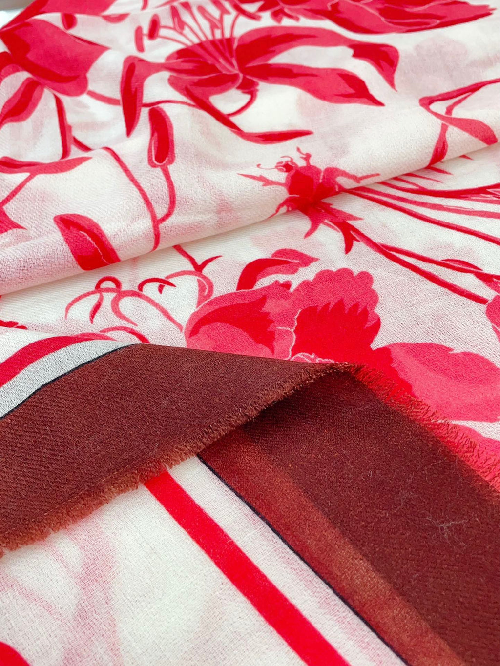 GUCCI SQUARE SCARF 140 CM IN ROSE RED CASHMERE 398256