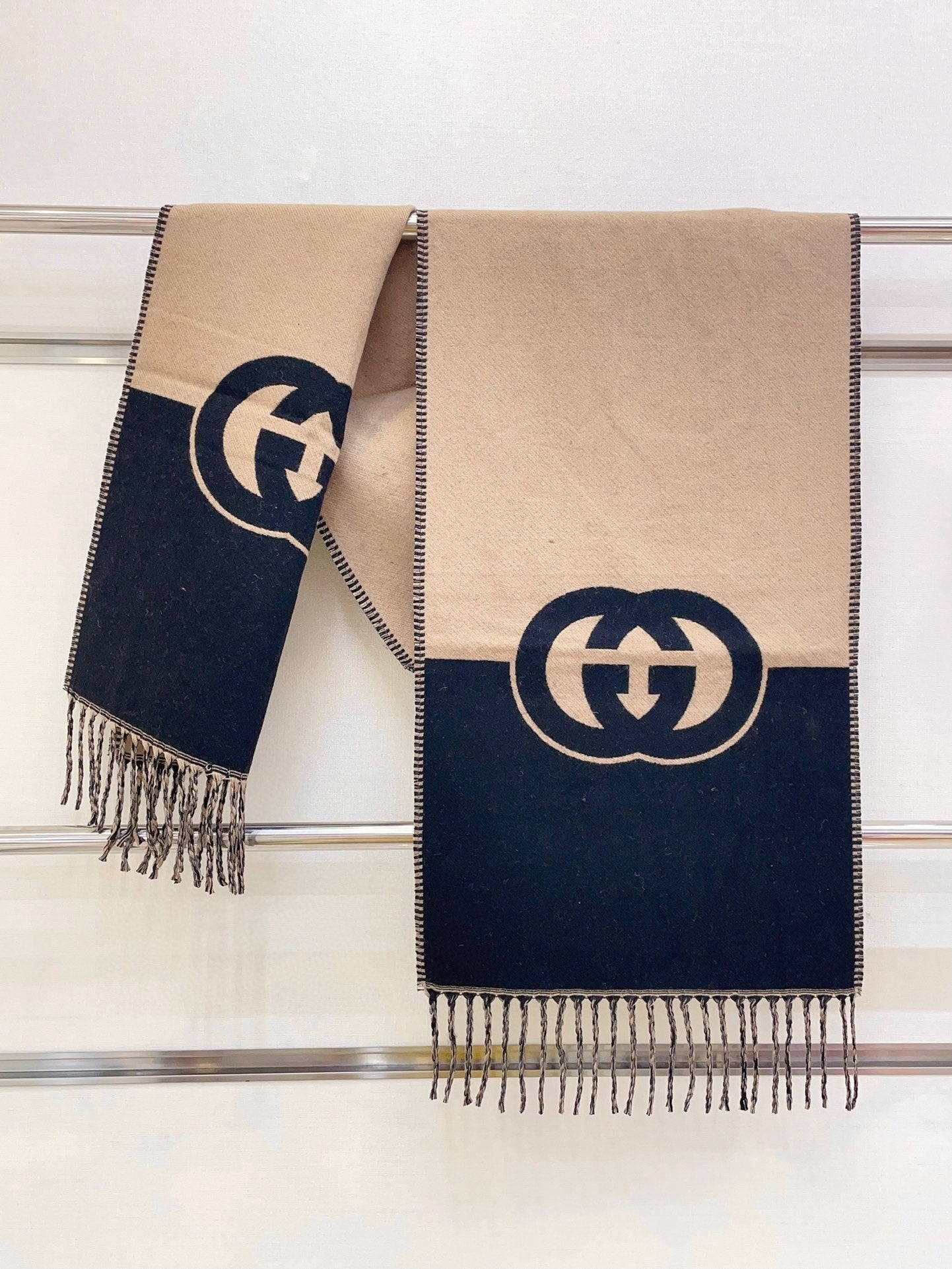GUCCI CAMEL BEIGE AND BLACK WOOL WITH INTERLOCKING G SCARF 200 CM