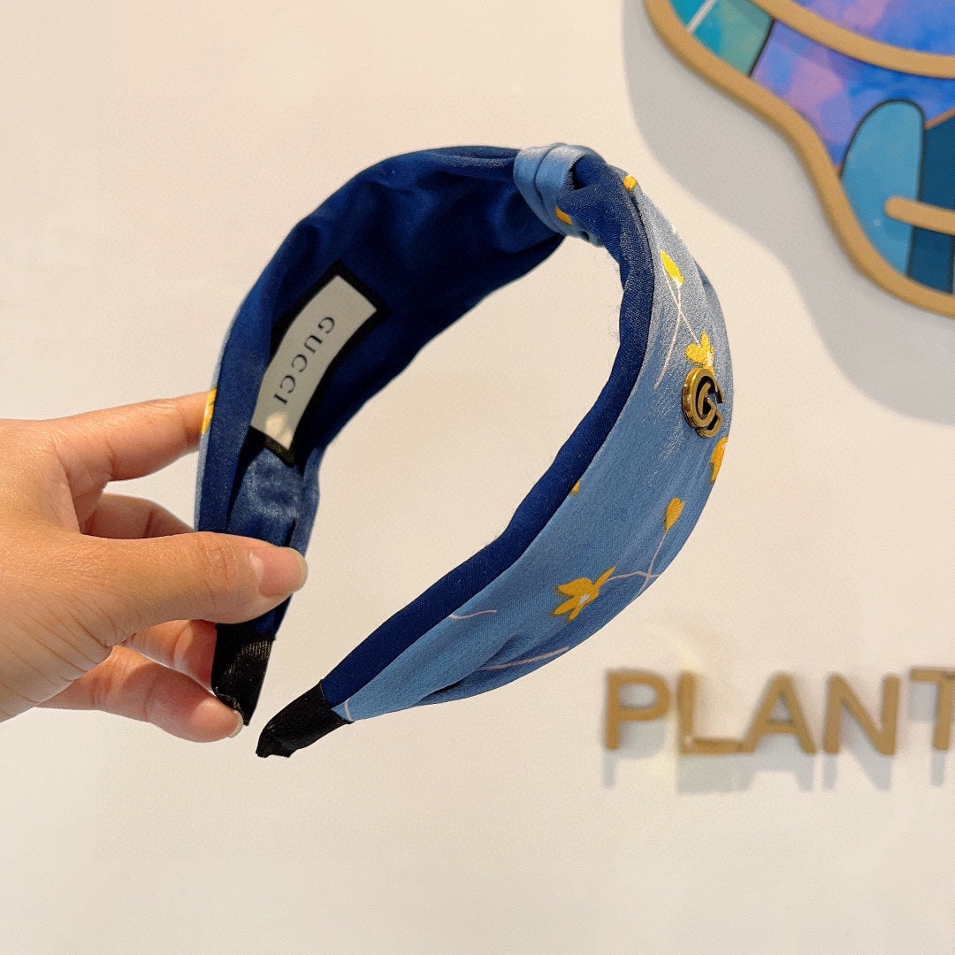 GUCCI HAIRBAND WITH FLOWER PRINT IN CORNFLOWER BLUE SILK 398862