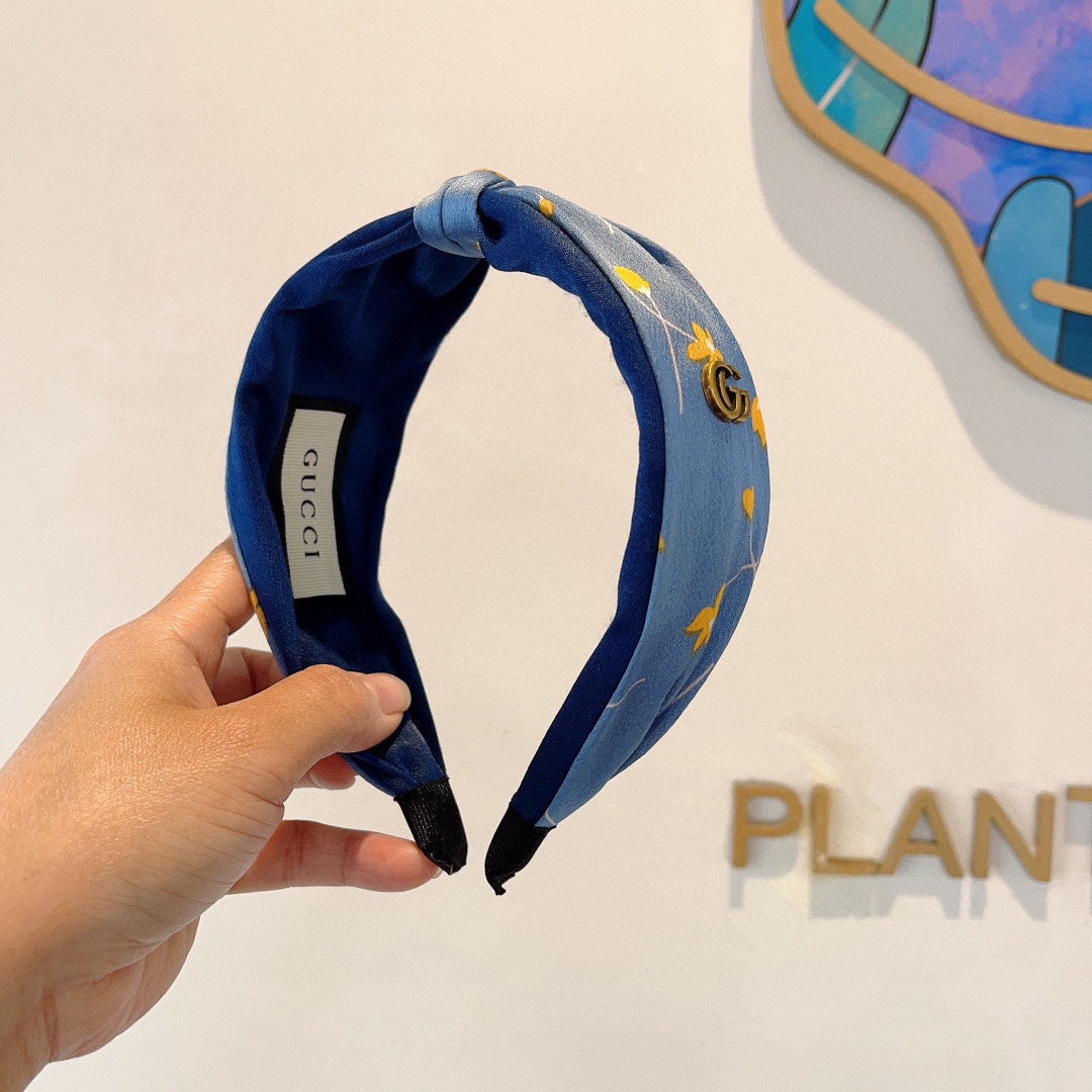 GUCCI HAIRBAND WITH FLOWER PRINT IN CORNFLOWER BLUE SILK 398862