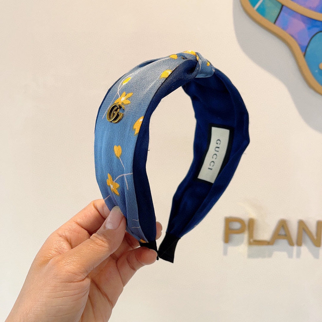 GUCCI HAIRBAND WITH FLOWER PRINT IN CORNFLOWER BLUE SILK 398862