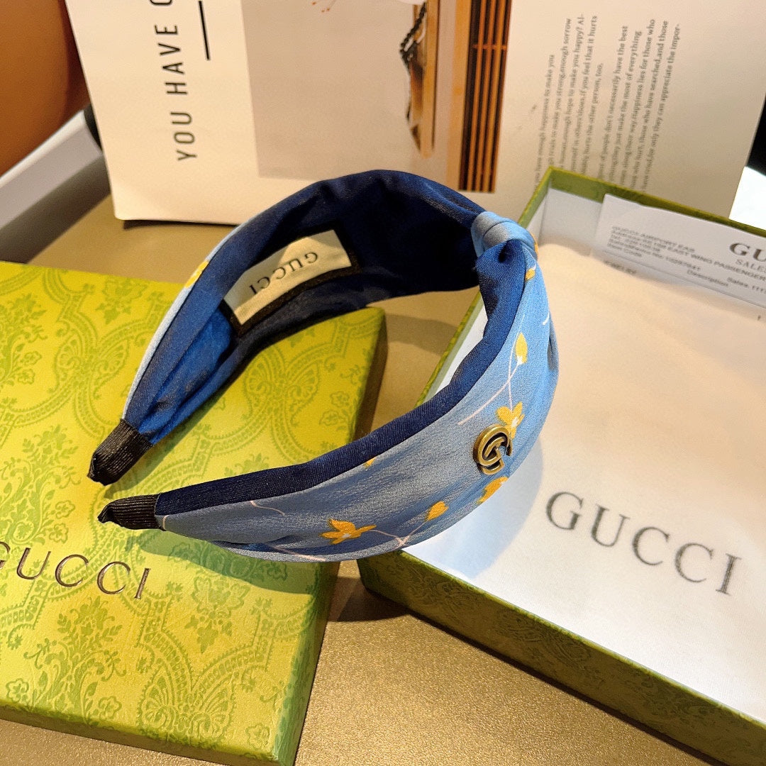 GUCCI HAIRBAND WITH FLOWER PRINT IN CORNFLOWER BLUE SILK 398862