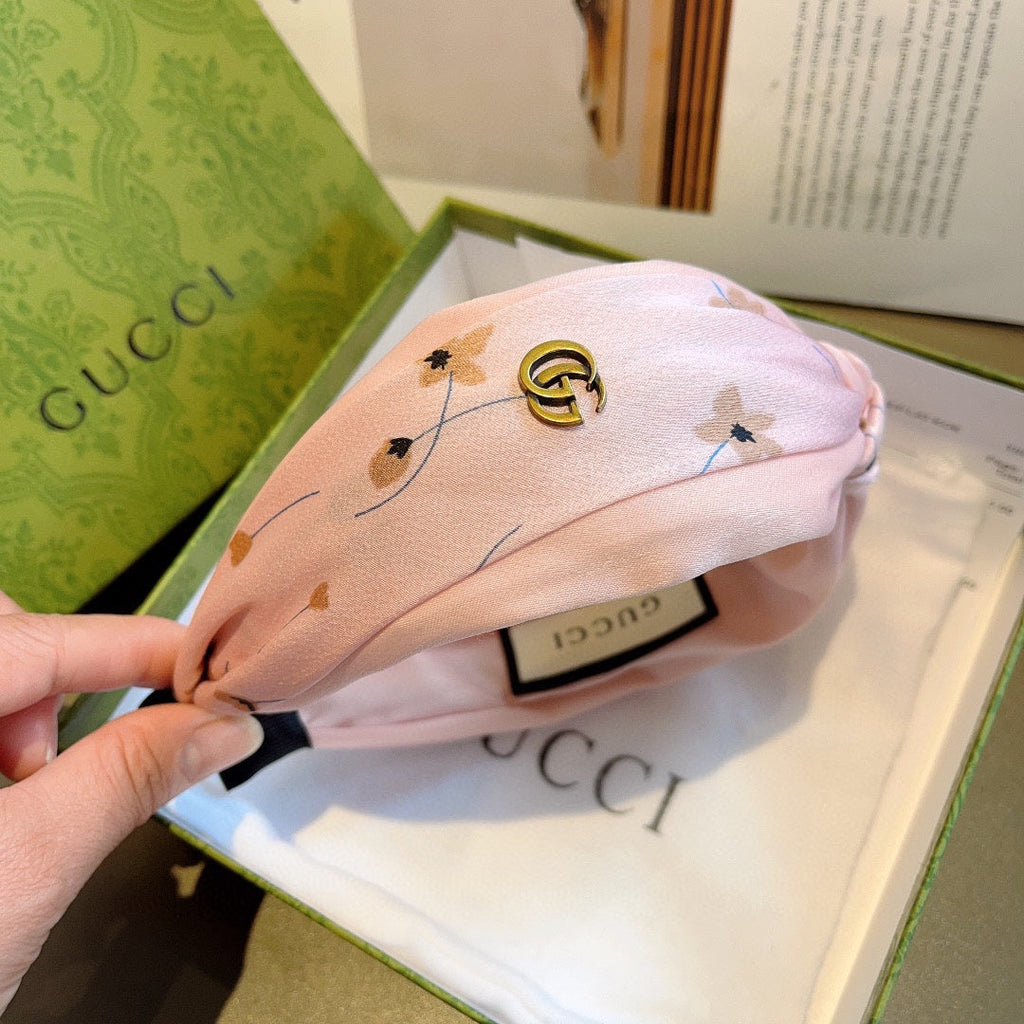 GUCCI HAIRBAND WITH FLOWER PRINT IN BABY PINK SILK 398863