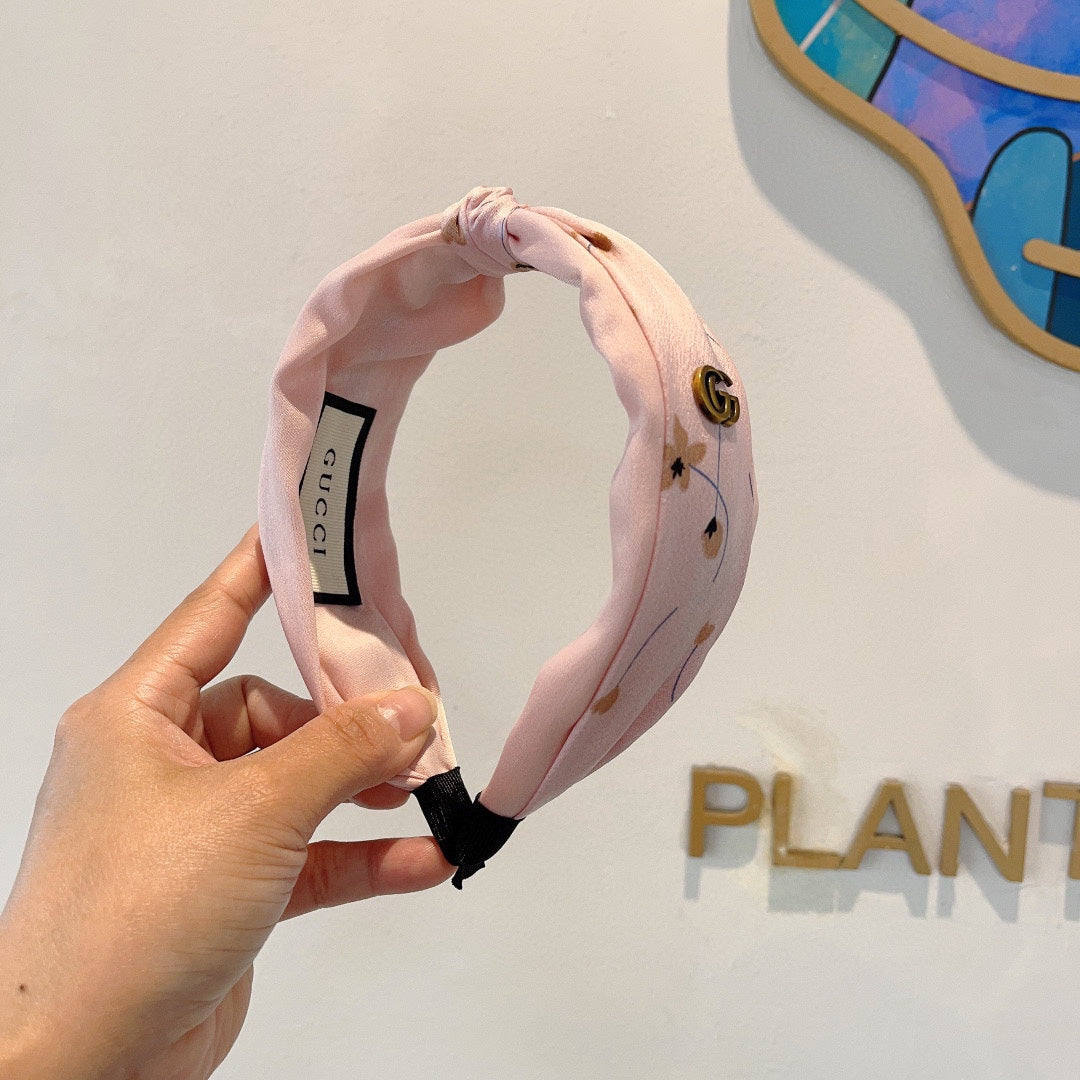 GUCCI HAIRBAND WITH FLOWER PRINT IN BABY PINK SILK 398863