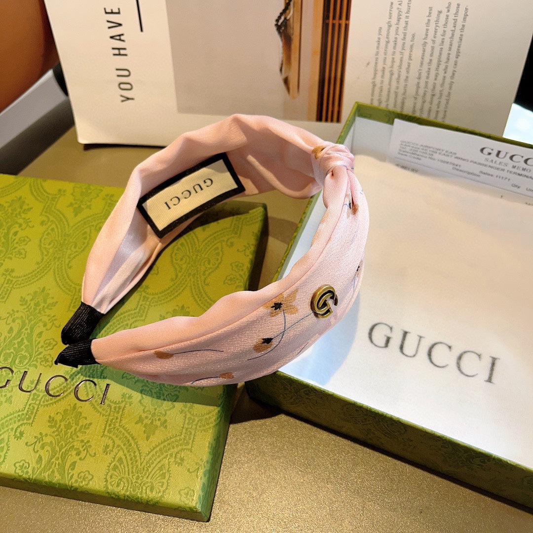 GUCCI HAIRBAND WITH FLOWER PRINT IN BABY PINK SILK 398863