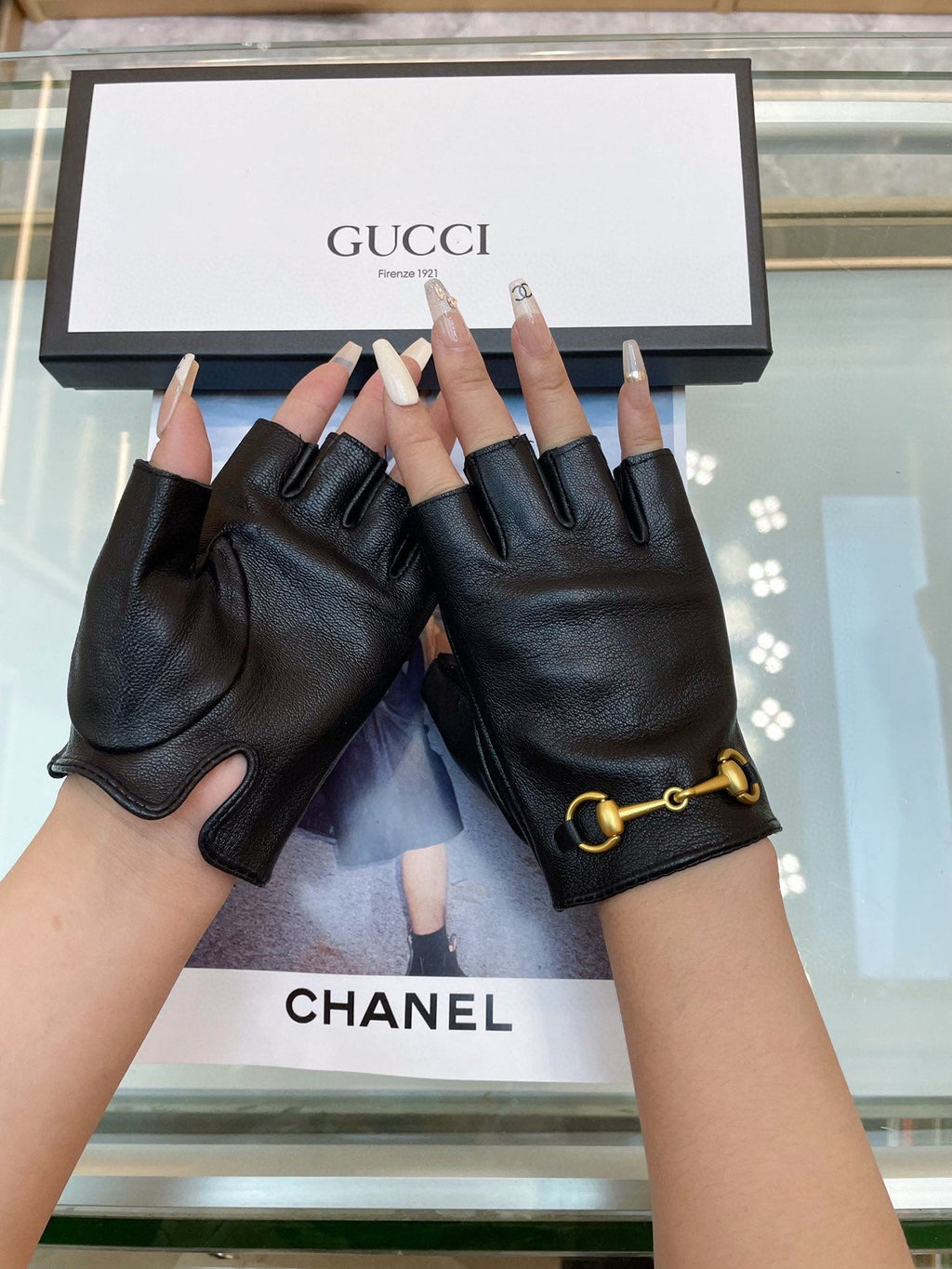 GUCCI FINGERLESS GLOVES IN BLACK LAMBSKIN WITH GOLD HORSEBIT 432606