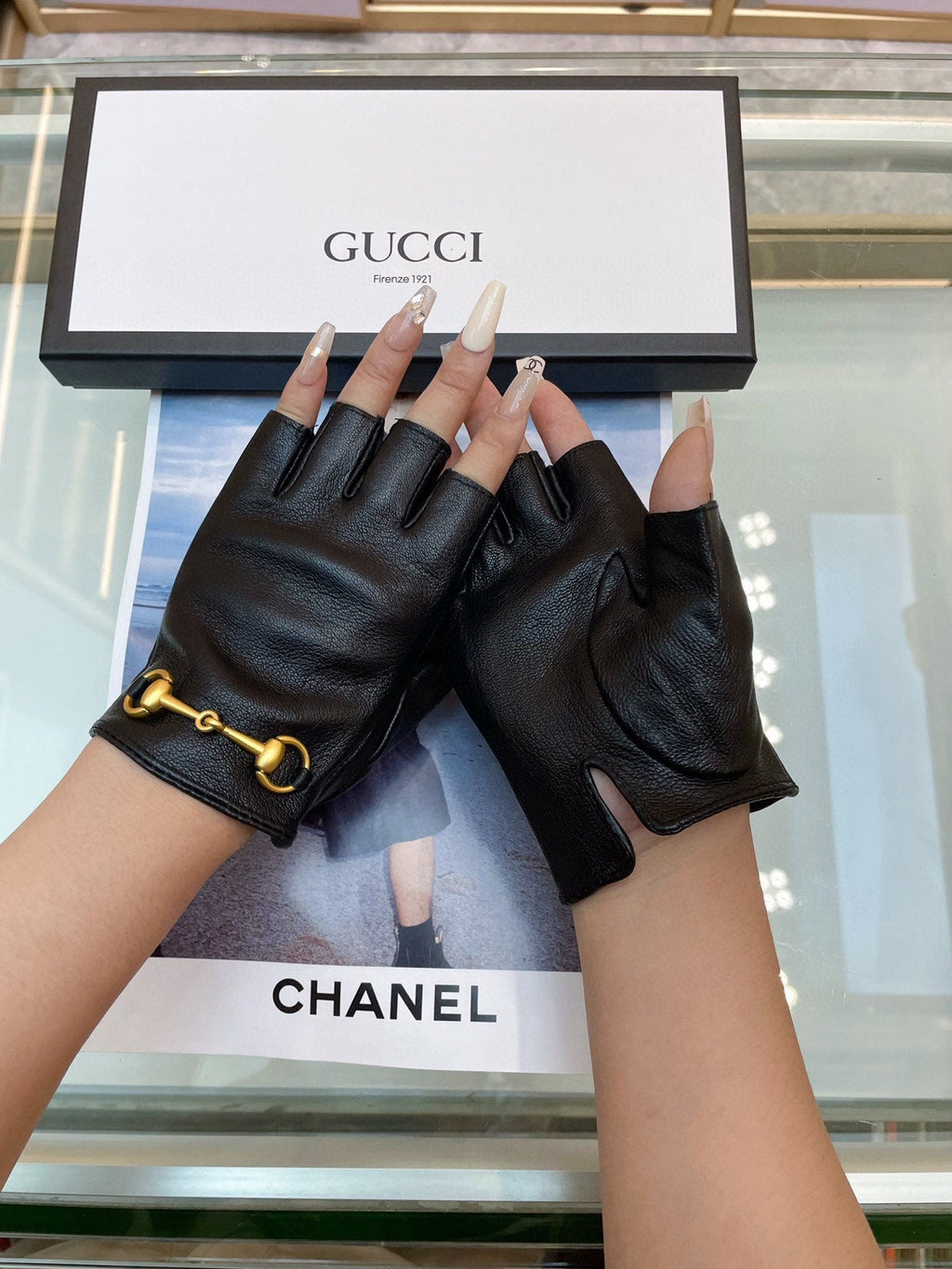 GUCCI FINGERLESS GLOVES IN BLACK LAMBSKIN WITH GOLD HORSEBIT 432606