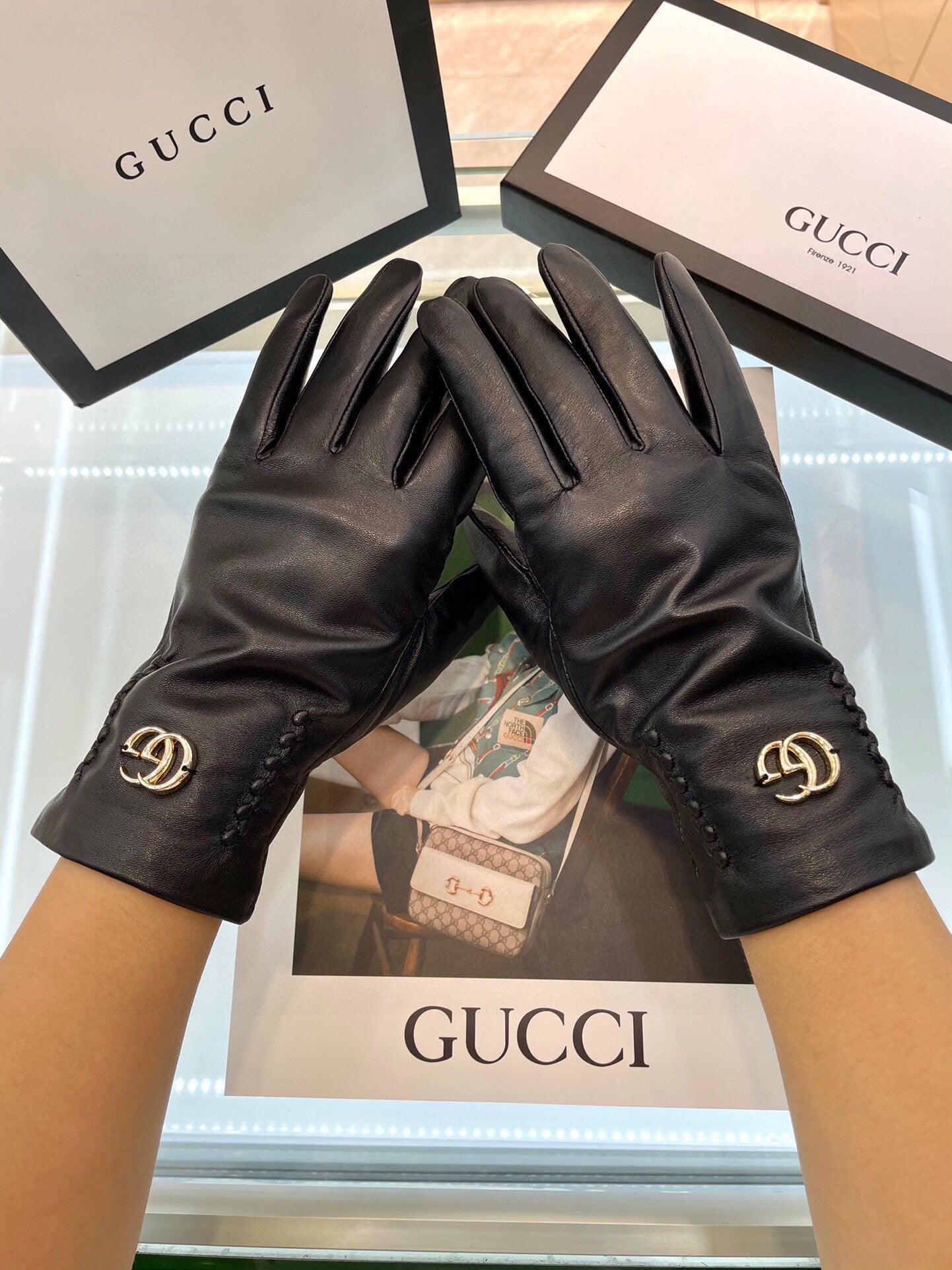 GUCCI GLOVES IN BLACK LAMBSKIN AND FLEECE LINING 441830