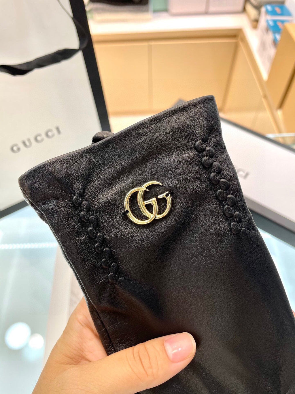GUCCI GLOVES IN BLACK LAMBSKIN AND FLEECE LINING 441830