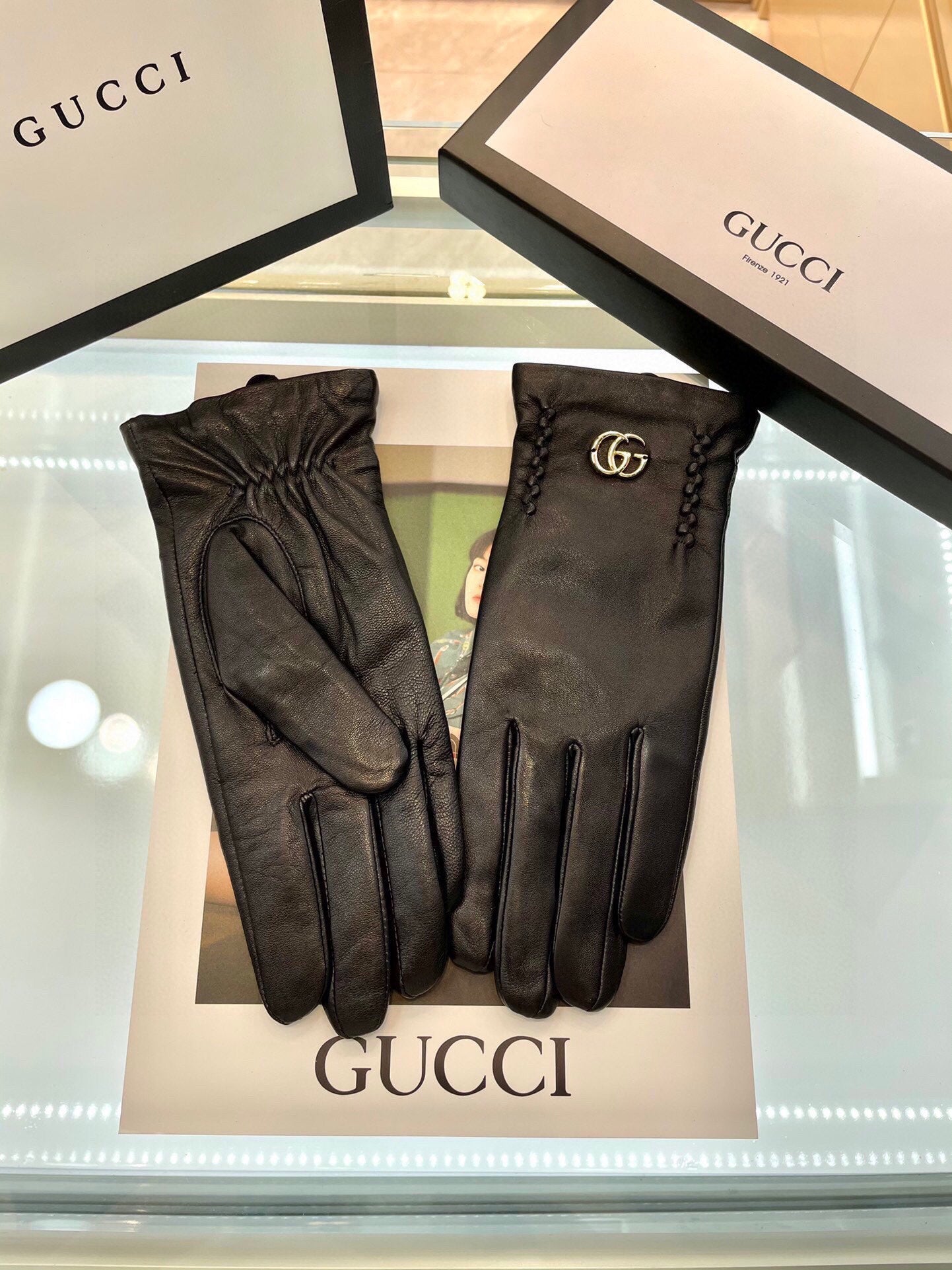 GUCCI GLOVES IN BLACK LAMBSKIN AND FLEECE LINING 441830