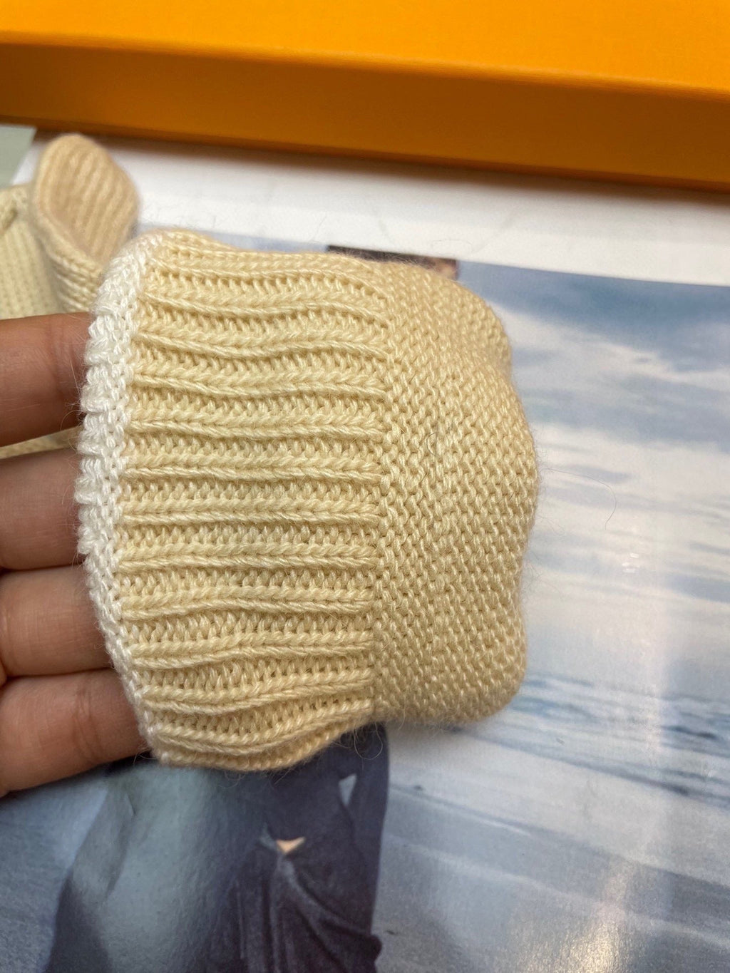 LOUIS VUITTON GLOVES IN WHEAT TAN MIX WHITE WOOL 458572