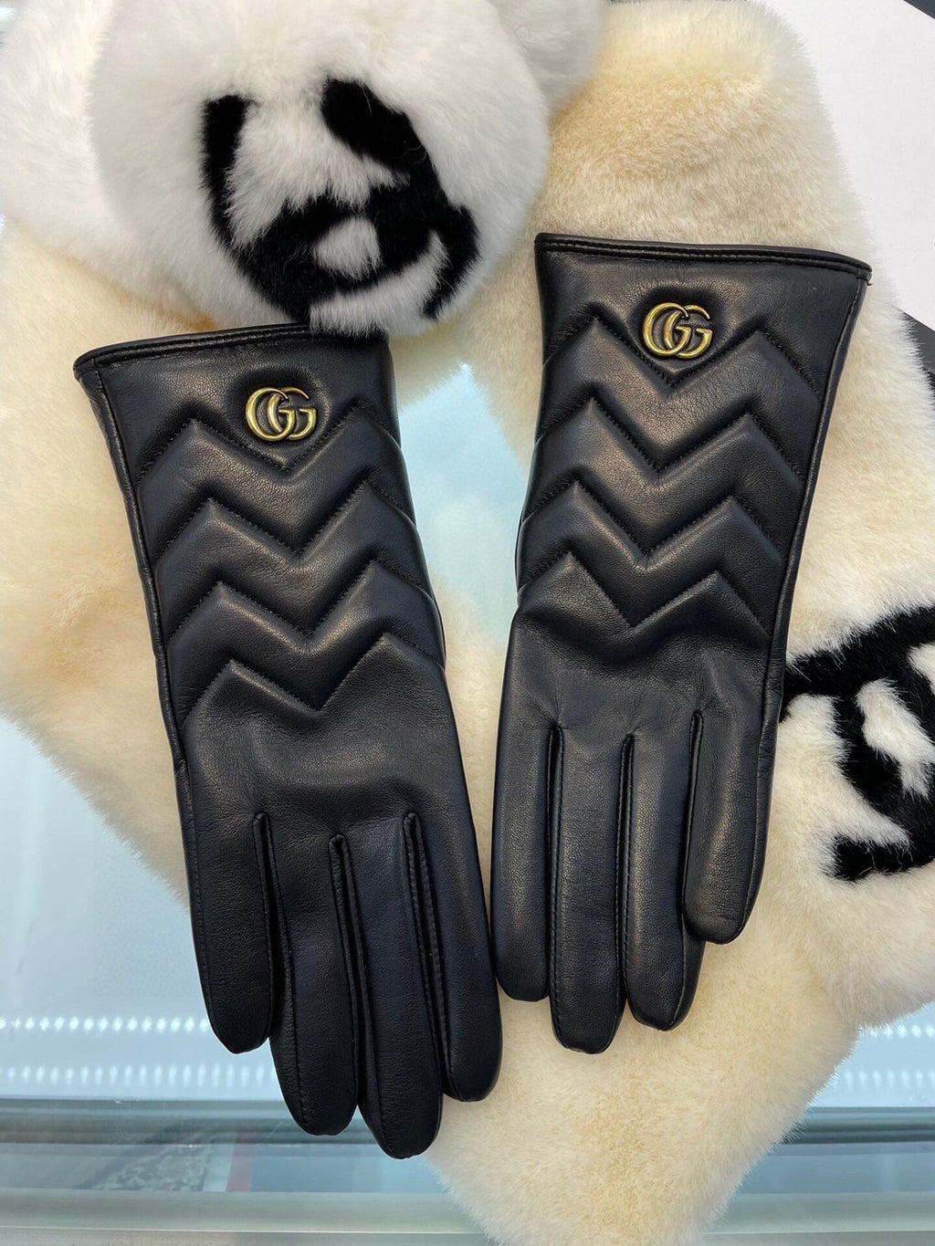 GUCCI MARMONT GLOVES IN BLACK LAMBSKIN 463844