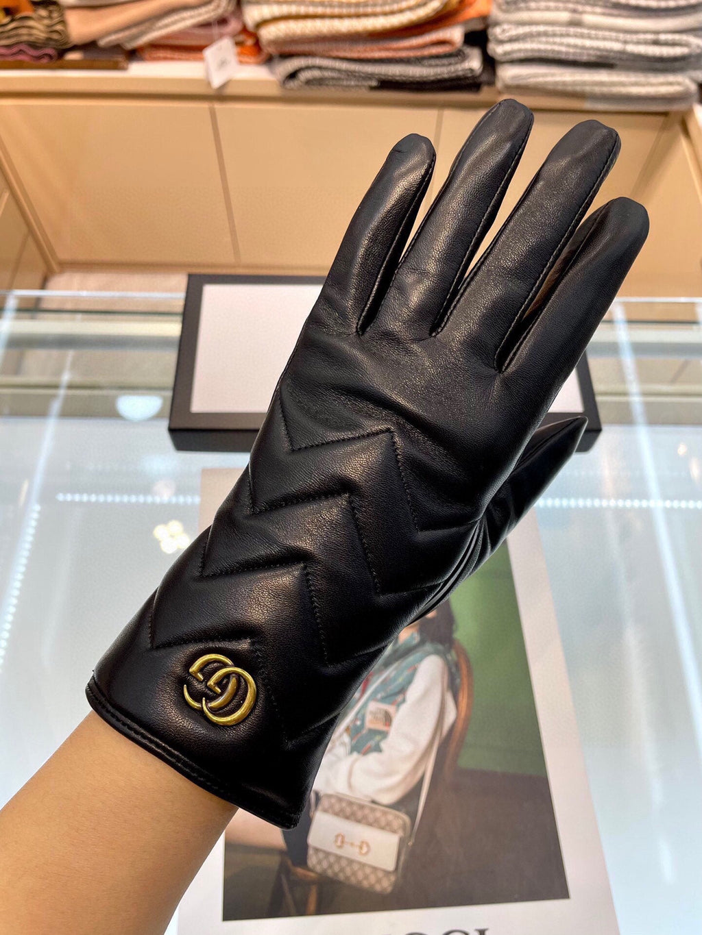 GUCCI MARMONT GLOVES IN BLACK LAMBSKIN 463844