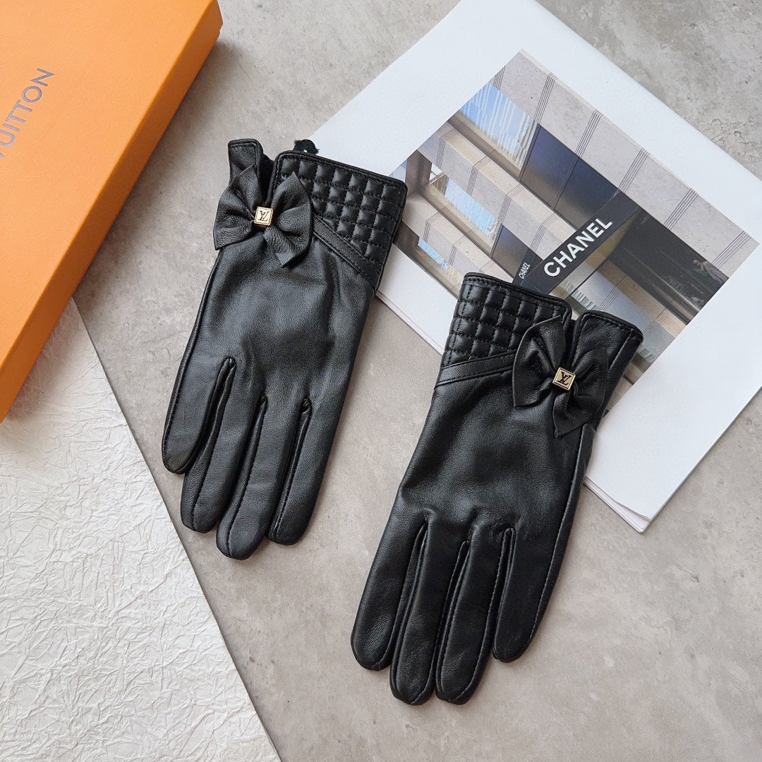 LOUIS VUITTON GLOVES IN BLACK LAMBSKIN 120197