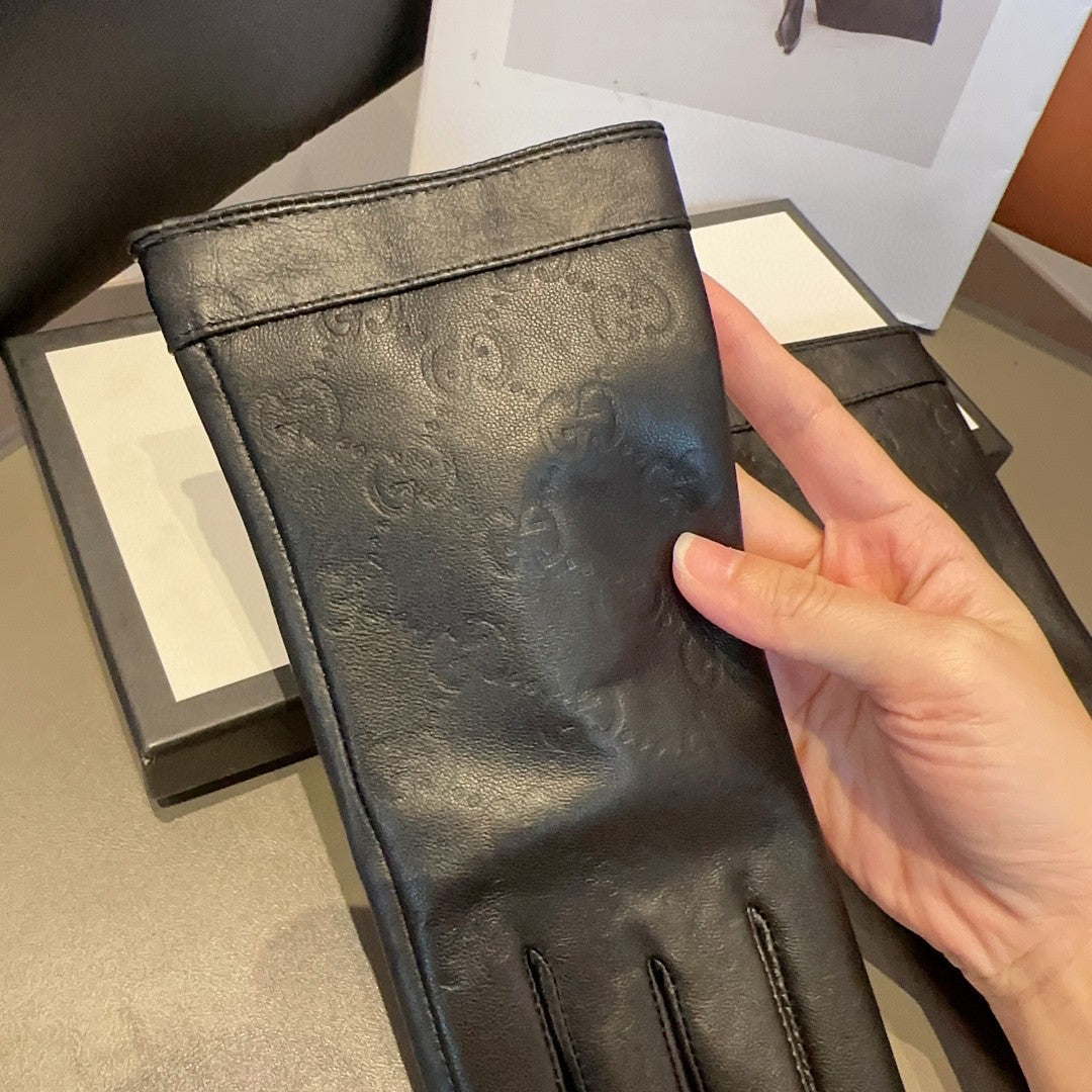 GUCCI GLOVES IN BLACK EMBOSSED LAMBSKIN 423484