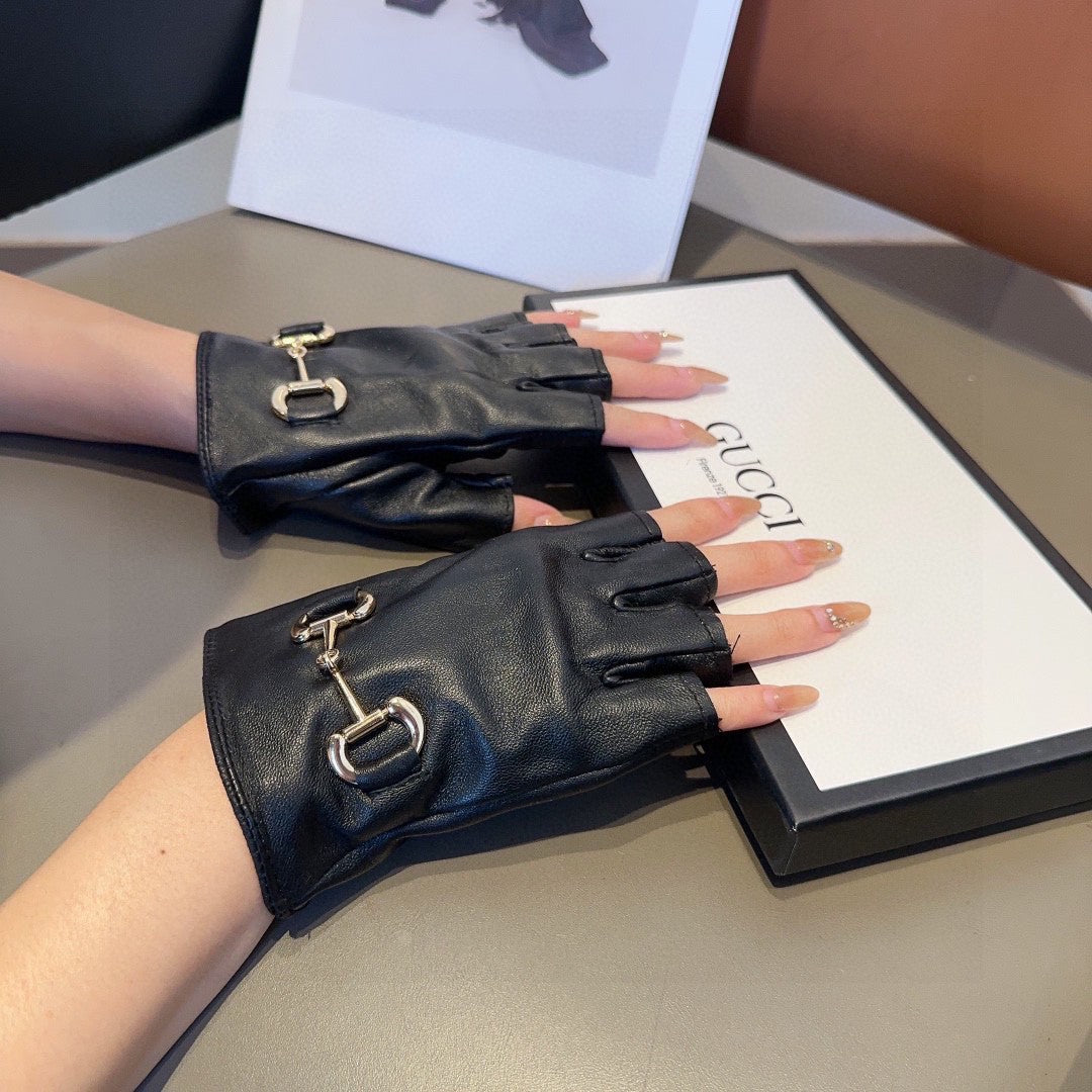 GUCCI FINGERLESS GLOVES IN BLACK LAMBSKIN 436035