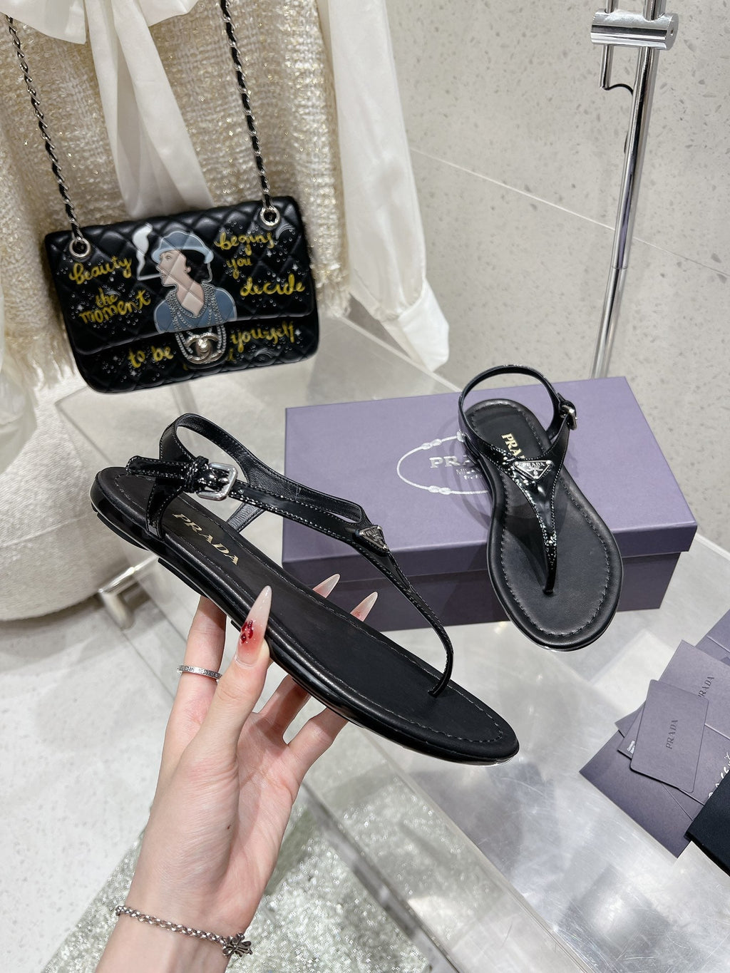 PRADA PATENT LEATHER THONG SANLS BLACK