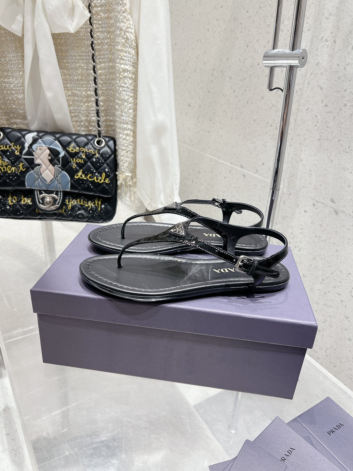 PRADA PATENT LEATHER THONG SANLS BLACK