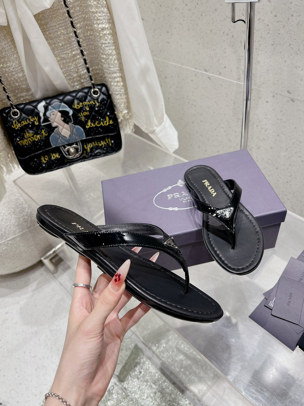 PRADA PATENT LEATHER THONG SLIPPER BLACK