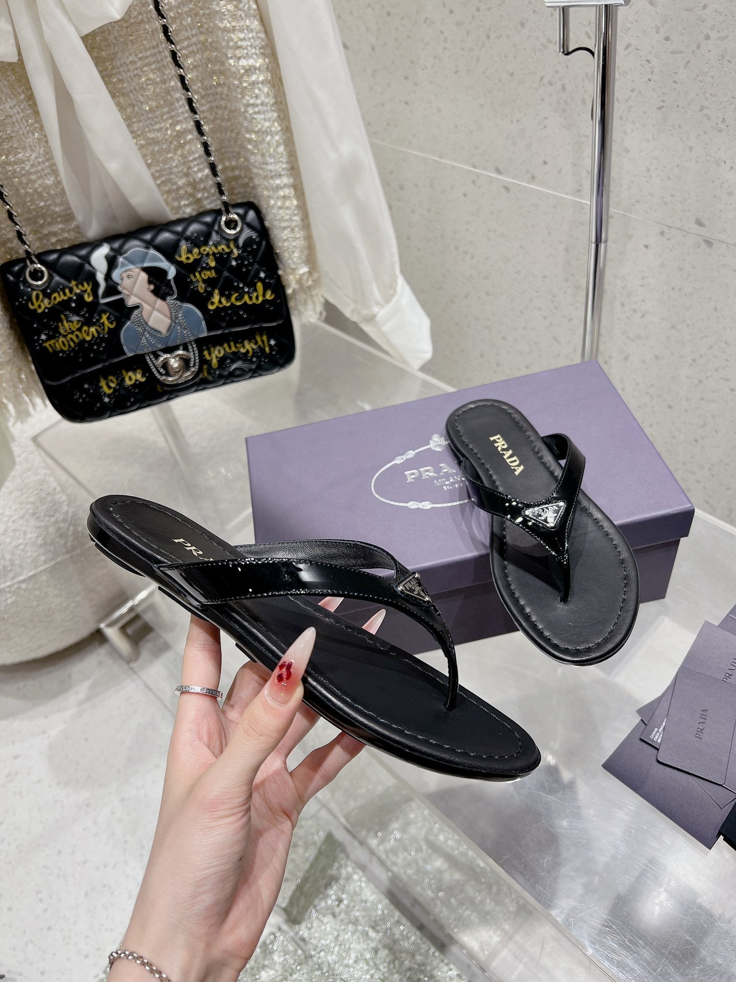PRADA PATENT LEATHER THONG SLIPPER BLACK
