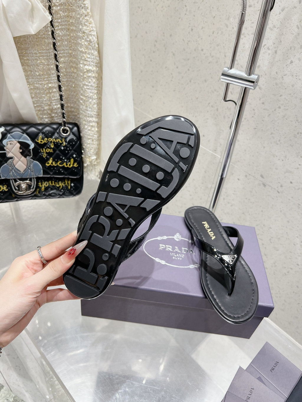 PRADA PATENT LEATHER THONG SLIPPER BLACK