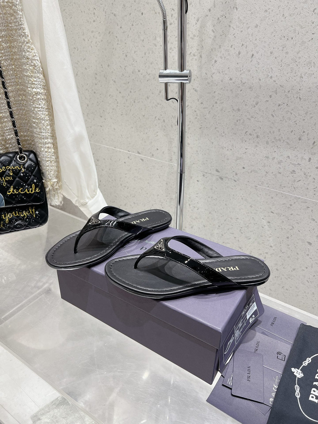 PRADA PATENT LEATHER THONG SLIPPER BLACK