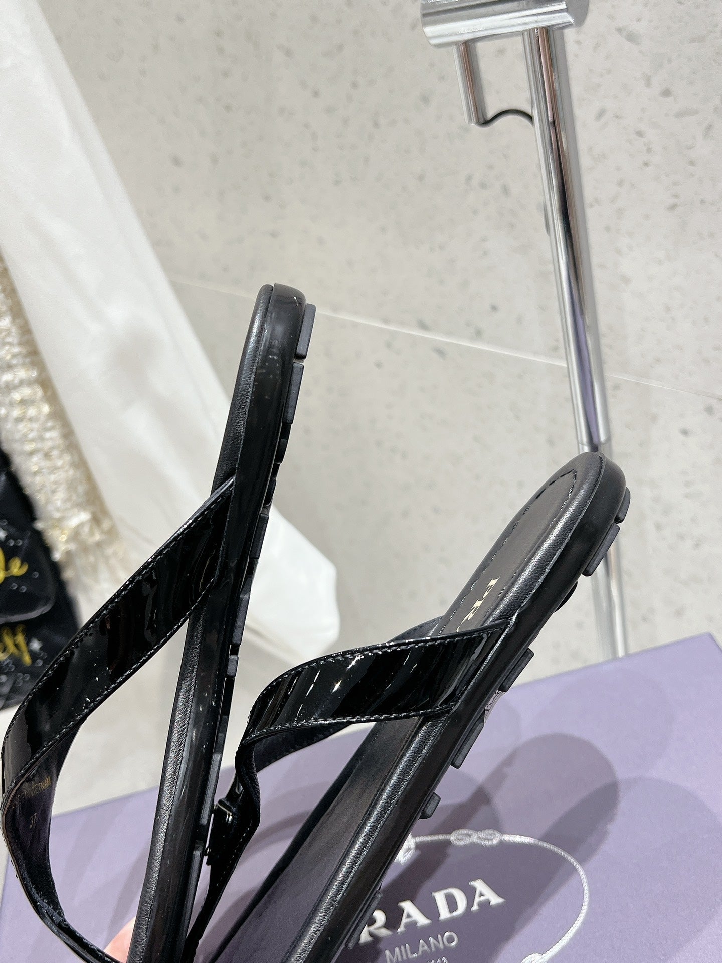PRADA PATENT LEATHER THONG SLIPPER BLACK