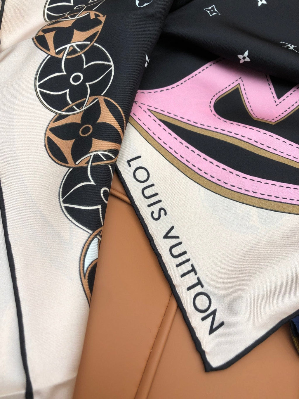 LOUIS VUITTON LV SCARF 90 CM IN SILK 704579