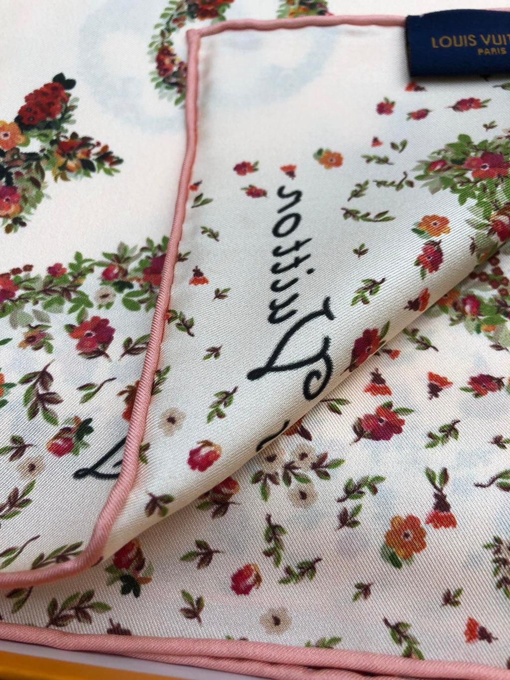 LOUIS VUITTON LV SCARF 90 CM IN SILK 704581