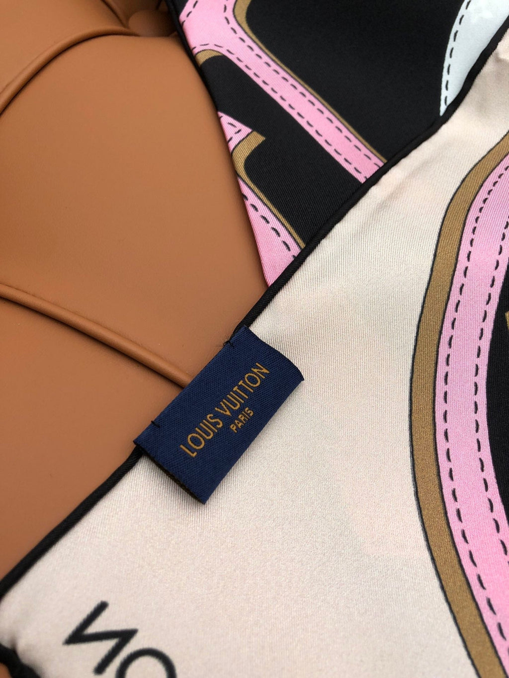LOUIS VUITTON LV SCARF 90 CM IN SILK 704579